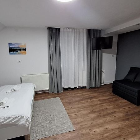 Apartments & Rooms Velebit Lovinac  Eksteriør billede