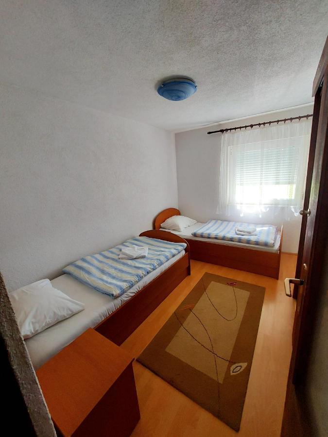 Apartments & Rooms Velebit Lovinac  Eksteriør billede