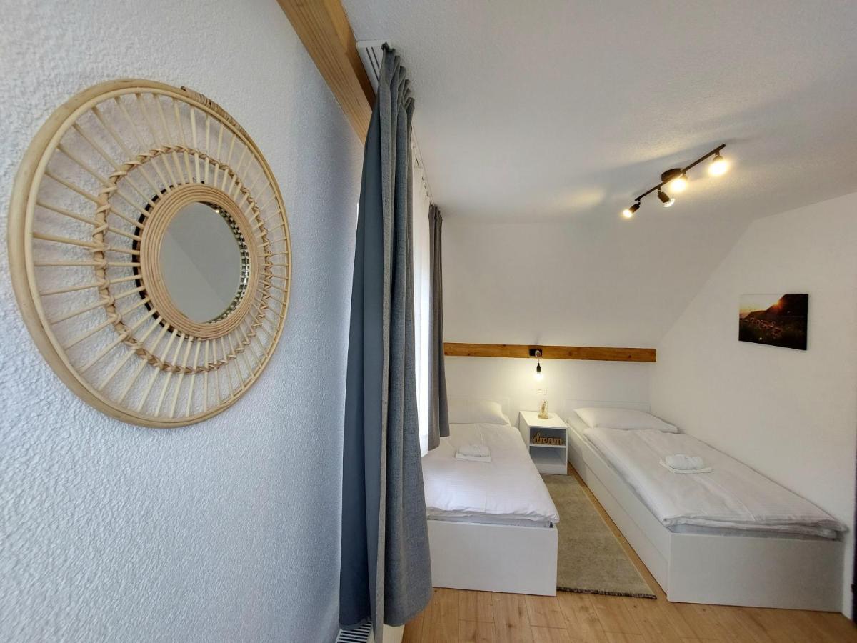 Apartments & Rooms Velebit Lovinac  Eksteriør billede