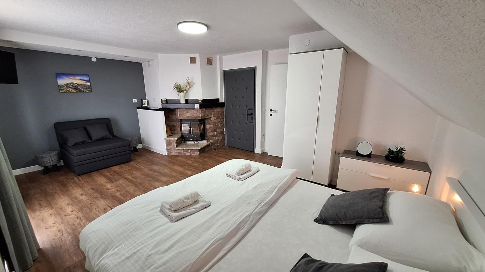 Apartments & Rooms Velebit Lovinac  Eksteriør billede
